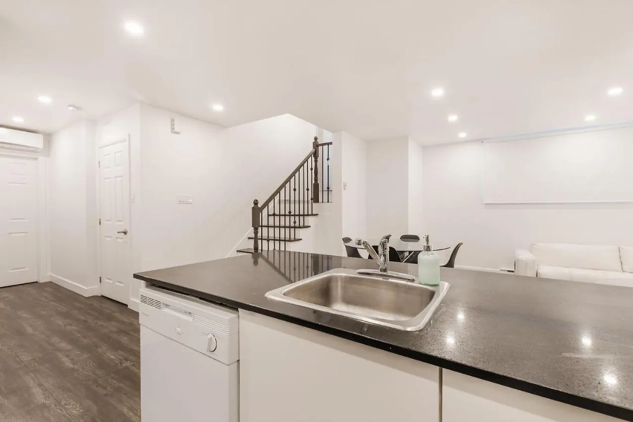 2 Bedroom Apartment - 1909 Montreal