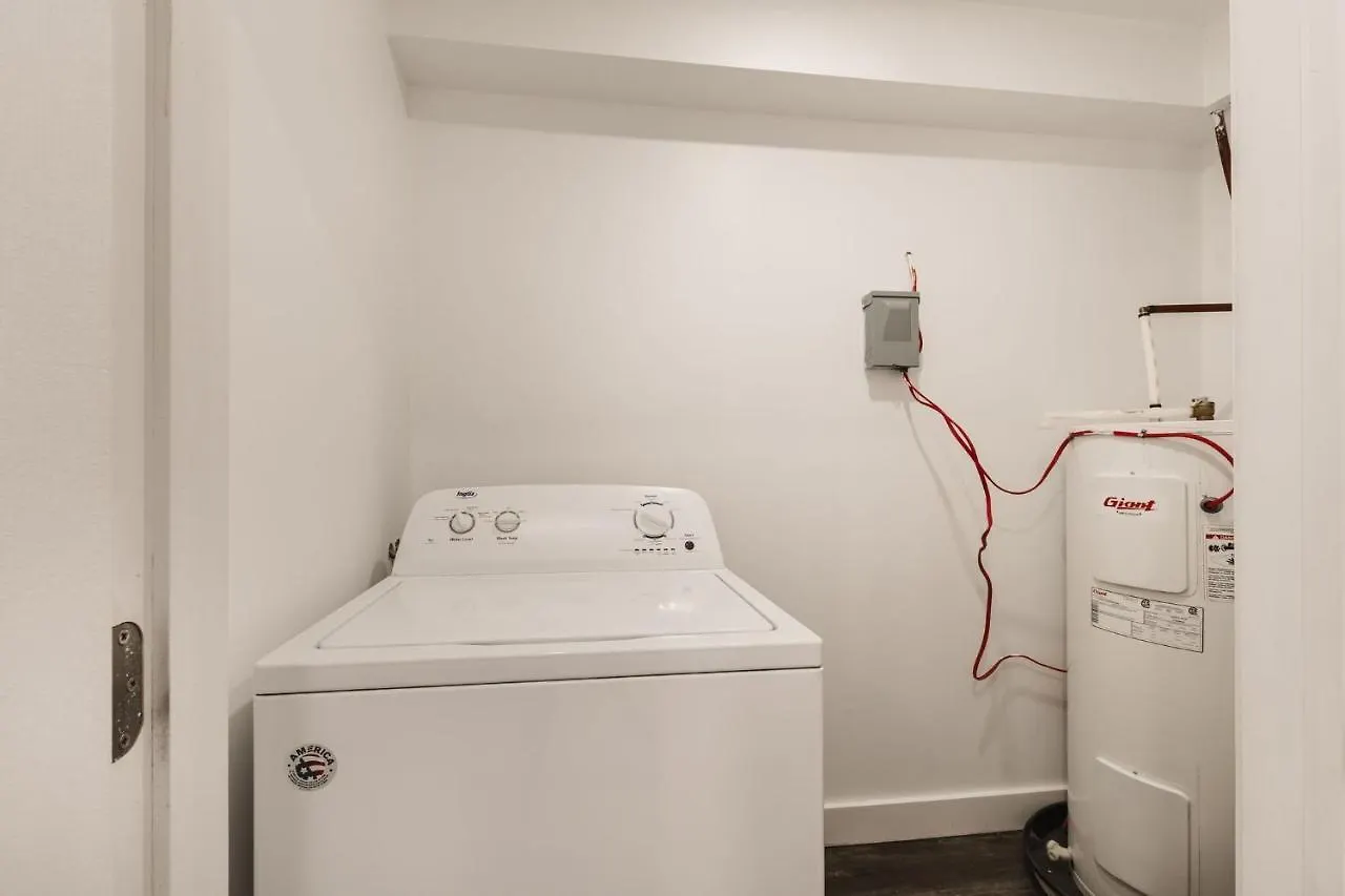 2 Bedroom Apartment - 1909 Montreal