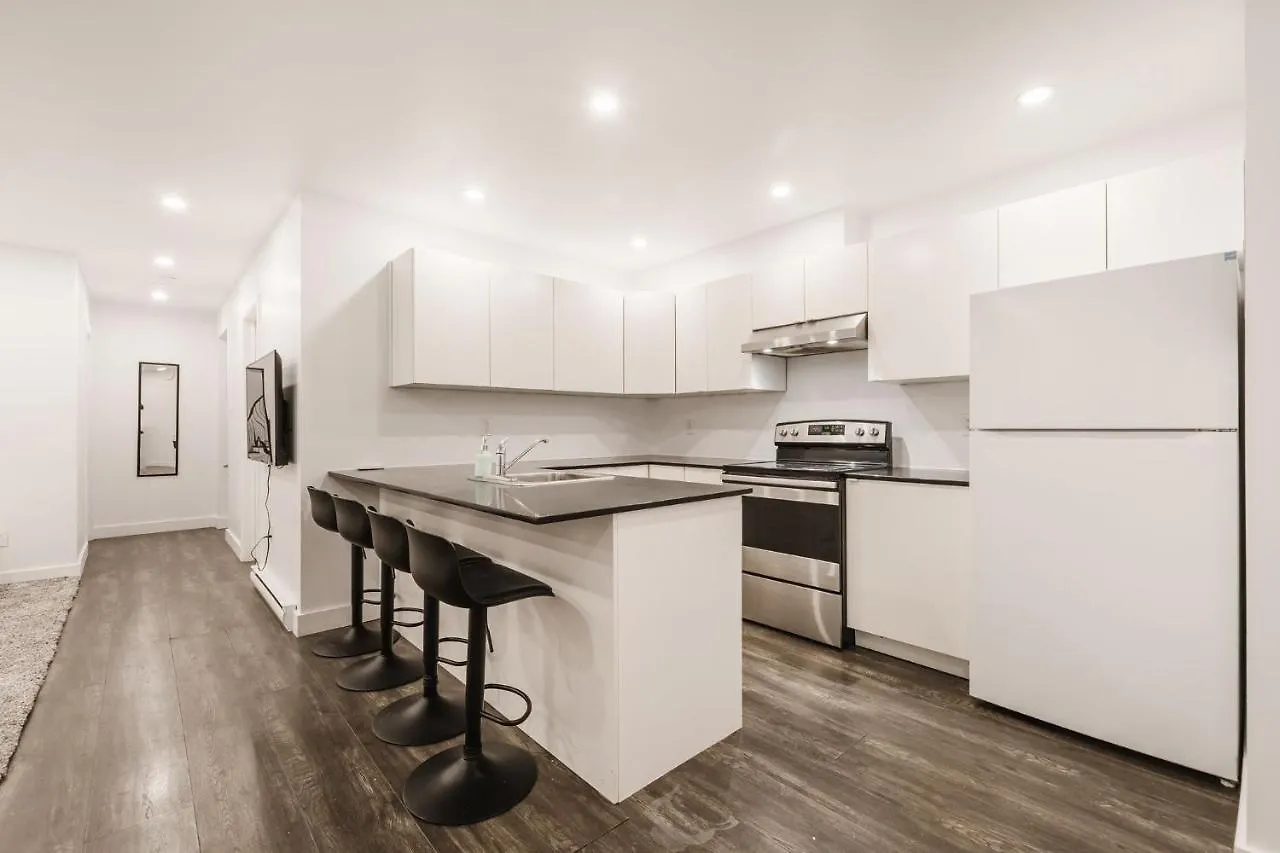 2 Bedroom Apartment - 1909 Montreal Canada