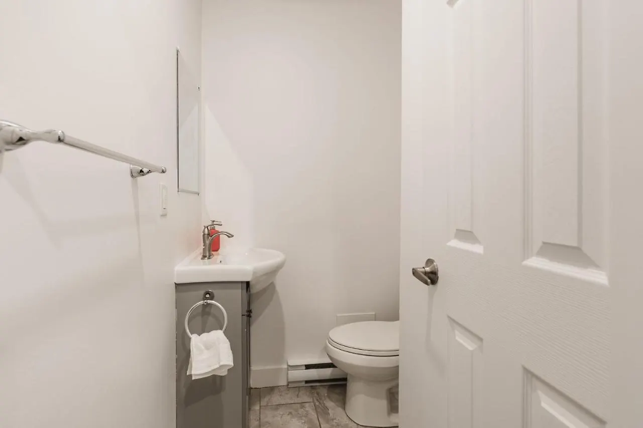 2 Bedroom Apartment - 1909 Montreal