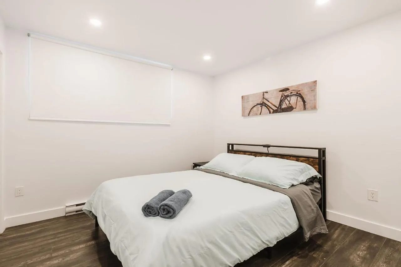 2 Bedroom Apartment - 1909 Montreal Canada