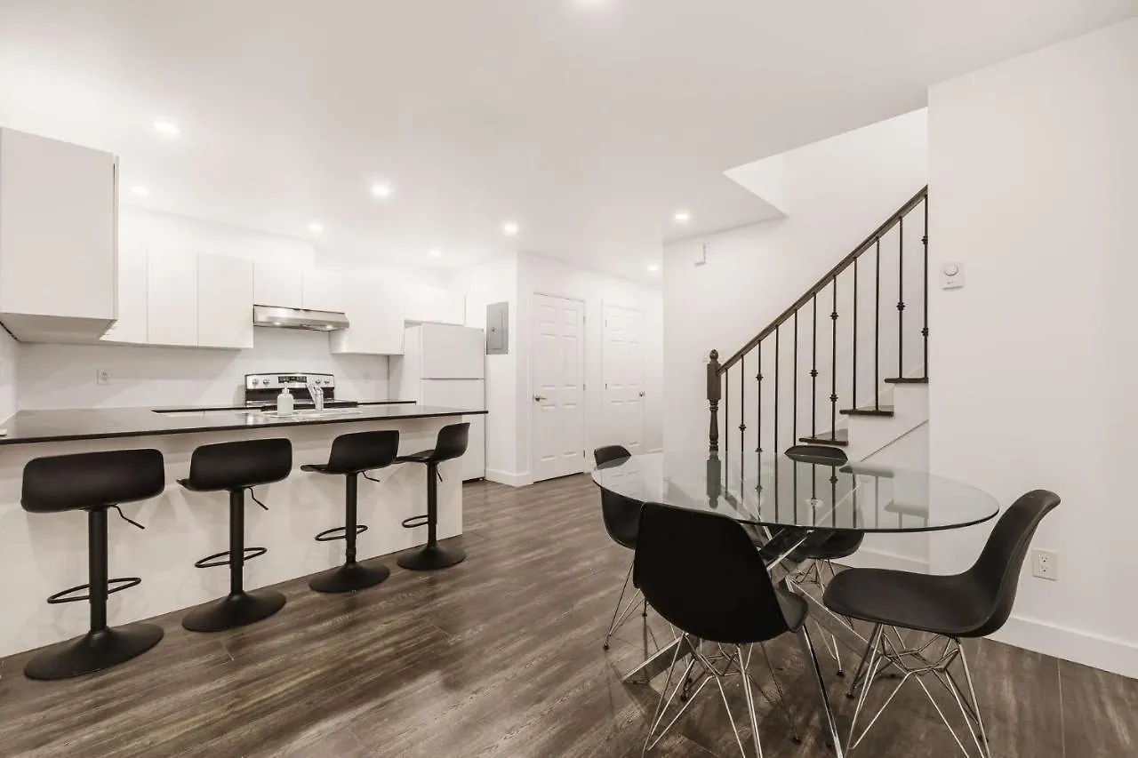 2 Bedroom Apartment - 1909 Montreal