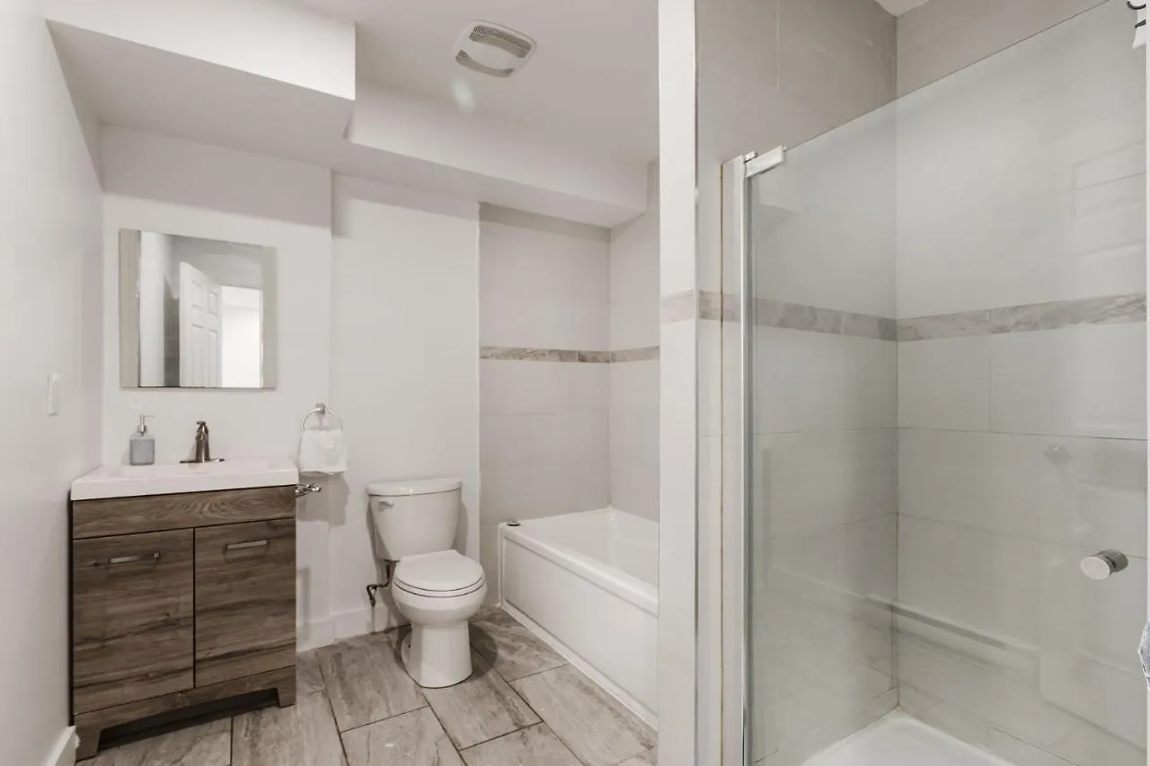 2 Bedroom Apartment - 1909 Montreal Canada